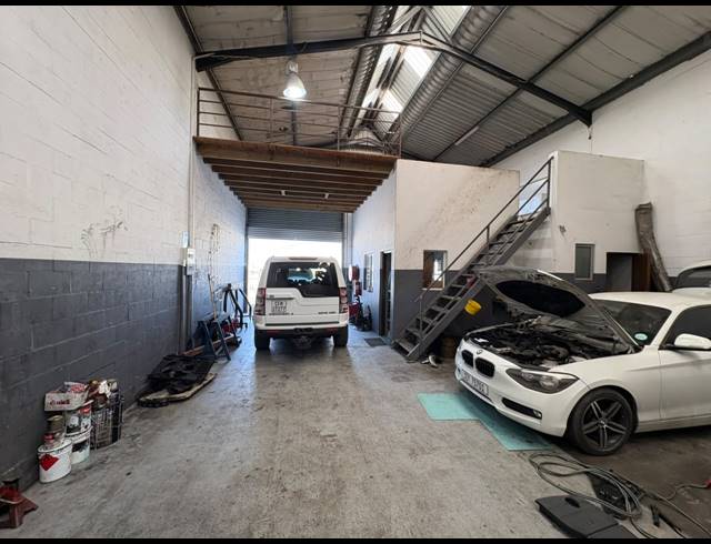 222M² WAREHOUSE TO LET IN GEORGE PARK